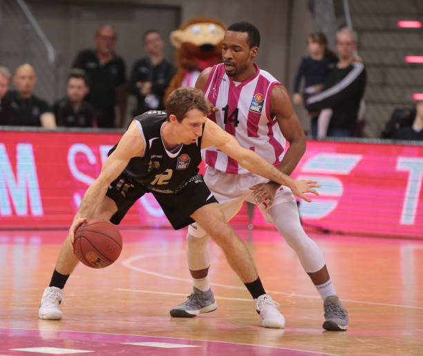 多特在少一 多特在少一